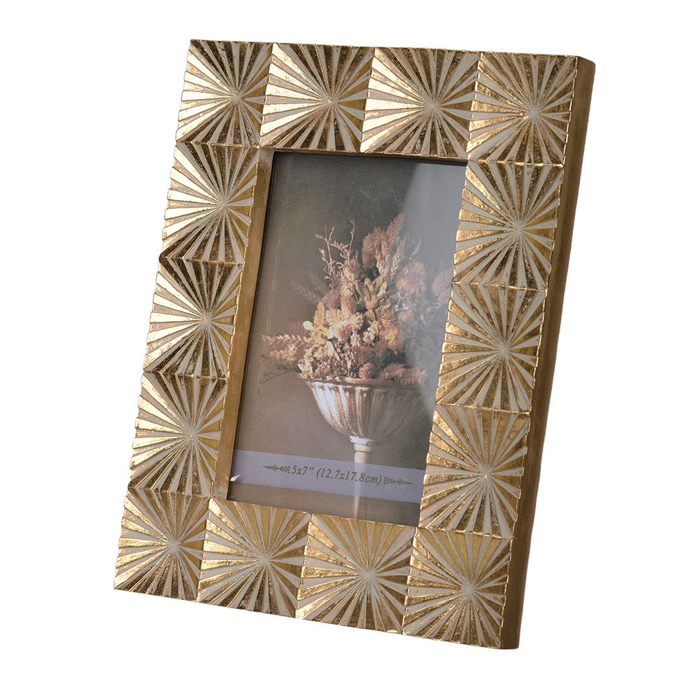 PORTA RETRATOS DE RESINA DORADO CON DISEÑO MODERNO