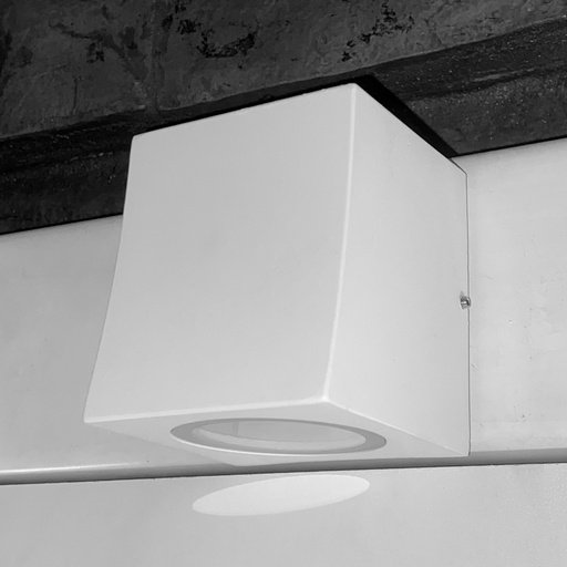 [034264 | B2282S-1WH] Aplique Pared 1L Gu10 Bid. Ext. Cuad. Blanco (90X70X70Mm) Ip54